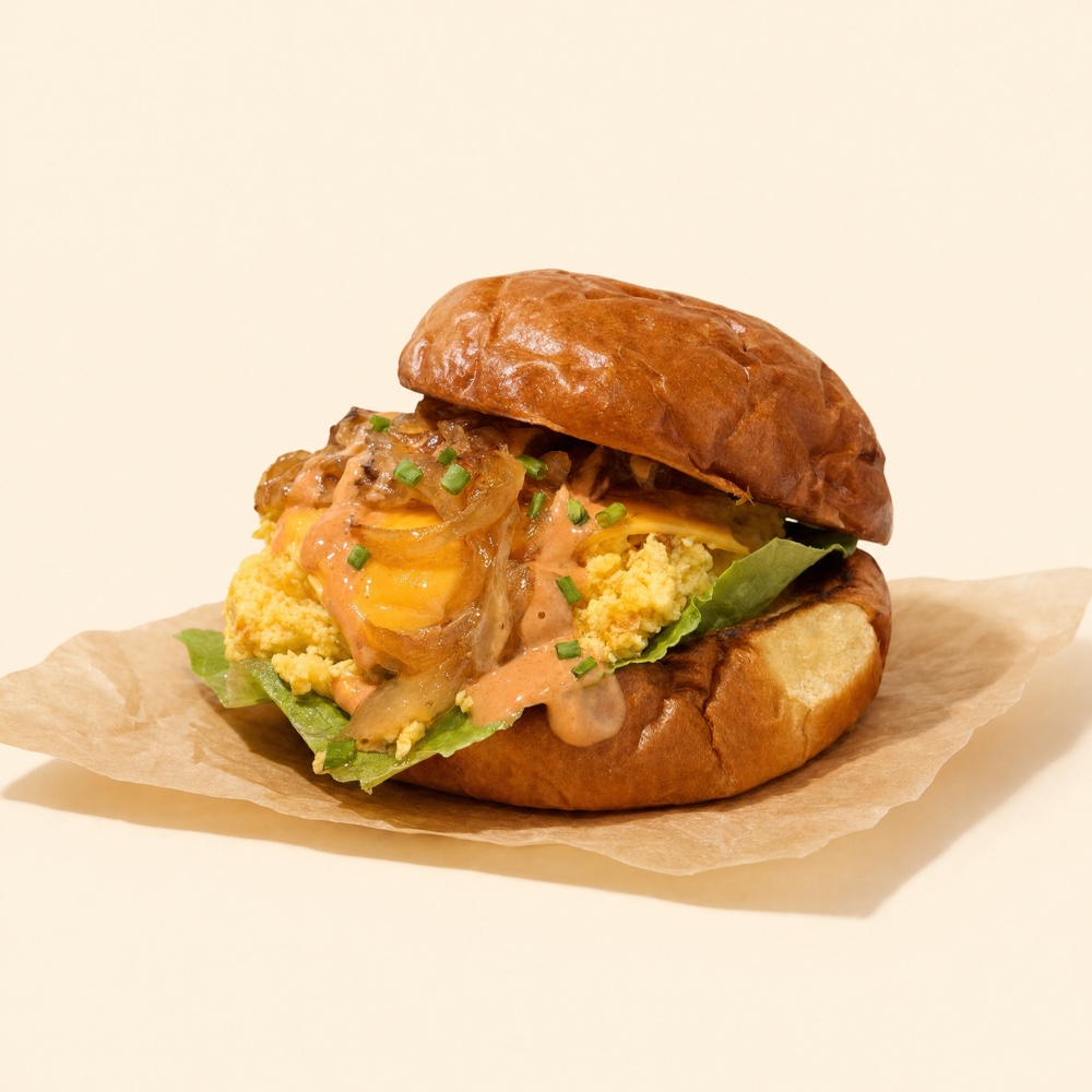 The Bunz Classic — egg sandwich with cheddar and caramelized onions, Egg & Bunz Curaçao